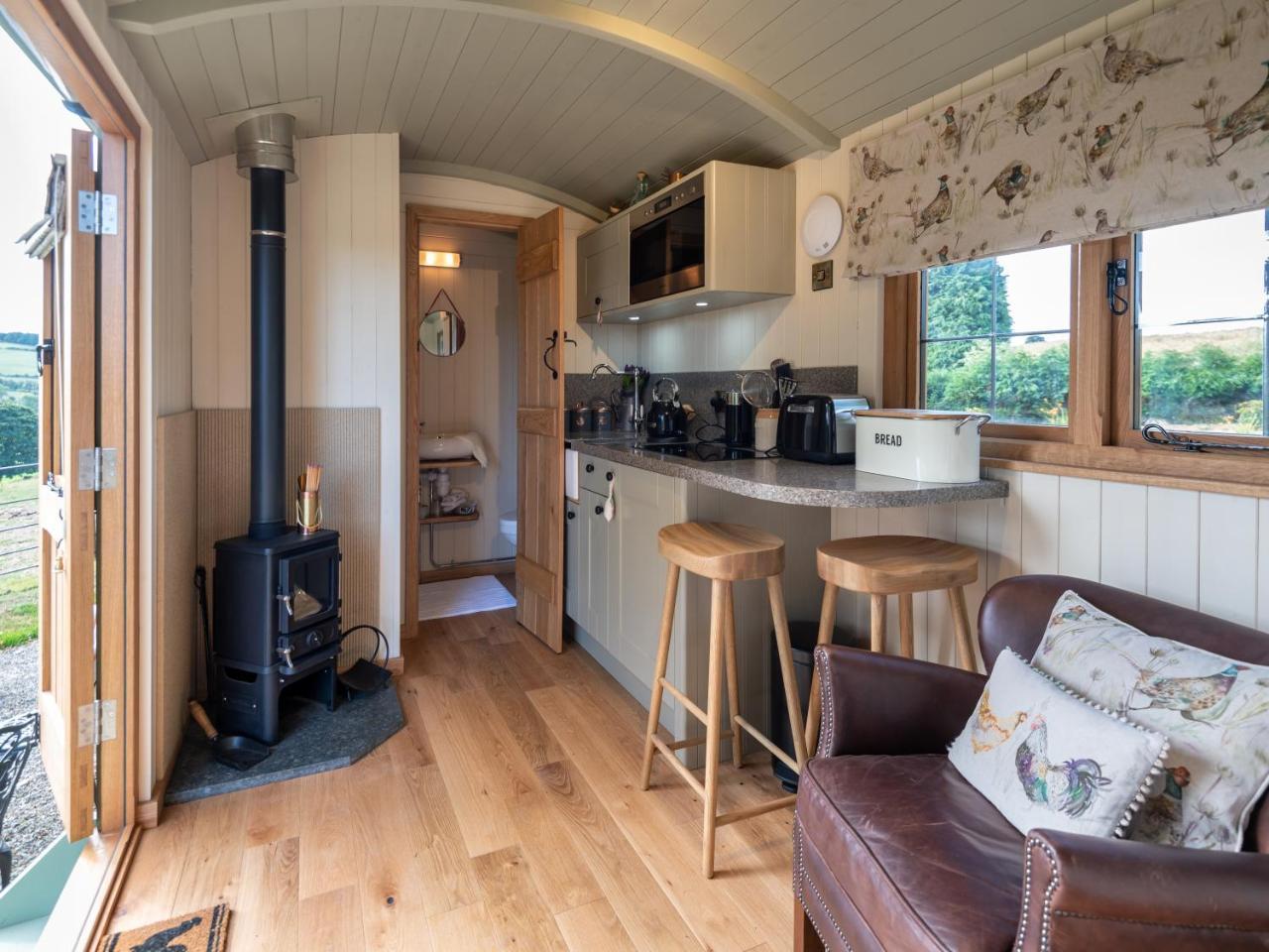 Padarn's Hut, Llandrindod Wells Villa Llanbadarn Fynydd Bagian luar foto
